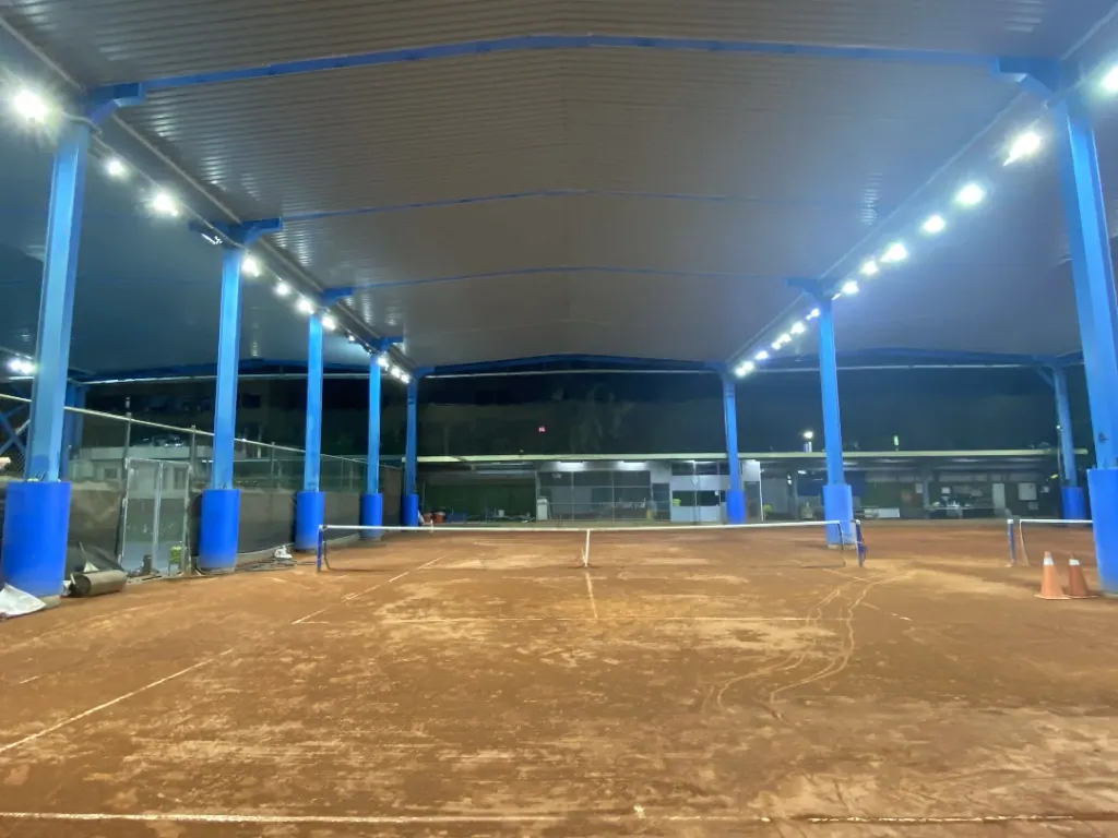 室內紅土球場